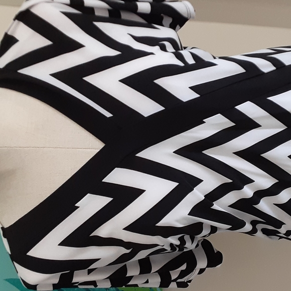 Top - Picture 2 of 4